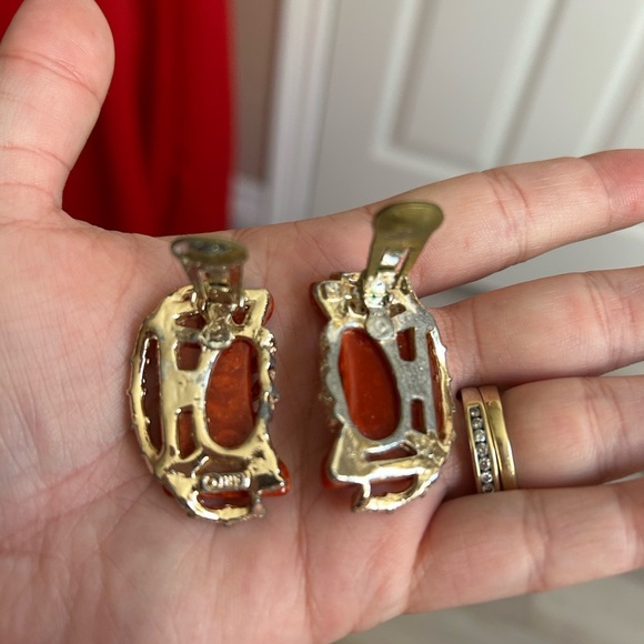 4/$50 vintage 1950 ART Elegant Gold and Red Women's Earrings 😌 - Picture 5 of 6
